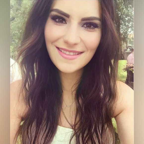 Meet your Posher, Jennifer - Picture 1 of 1